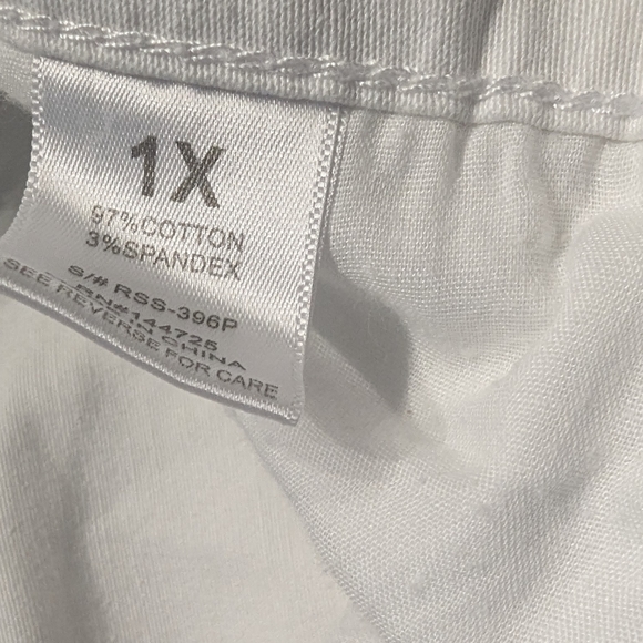 American Bazi white shorts size1x. - Picture 4 of 4